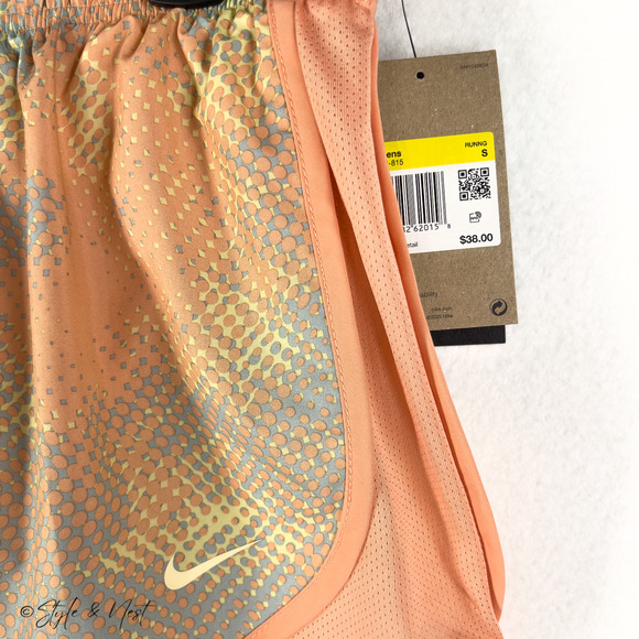 Nike Tempo 3-Inch Running Shorts Apricot Agate Size Small NWT - Picture 2 of 4